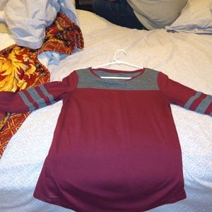 Medium 3/4 quarter sleeve maroon and gray shirt